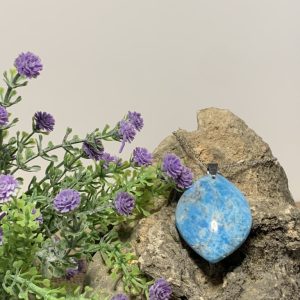 Colgante plano forma libre Apatita Azul