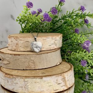 Colgante corazón 15mm Howlita Blanca