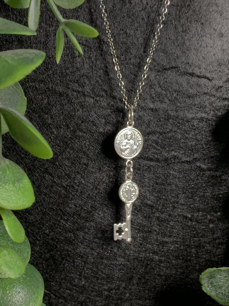 Colgante de Llave de San Judas Tadeo en Plata de Ley 925. - Imagen 2