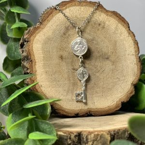 Colgante de Llave de San Judas Tadeo en Plata de Ley 925.