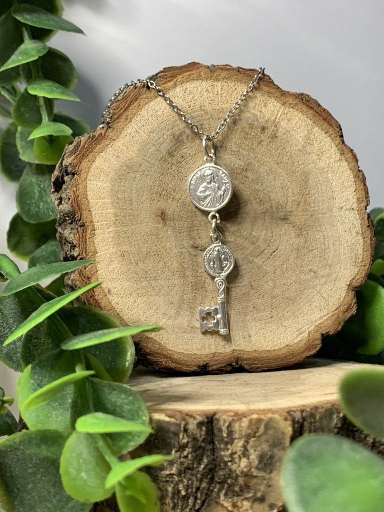 Colgante de Llave de San Judas Tadeo en Plata de Ley 925.