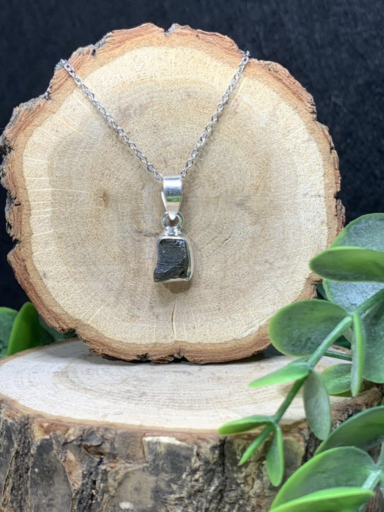Colgante de Moldavita auténtica con bisel en Plata de Ley 925 (Peso: 1 a 1,9 g). - Imagen 3
